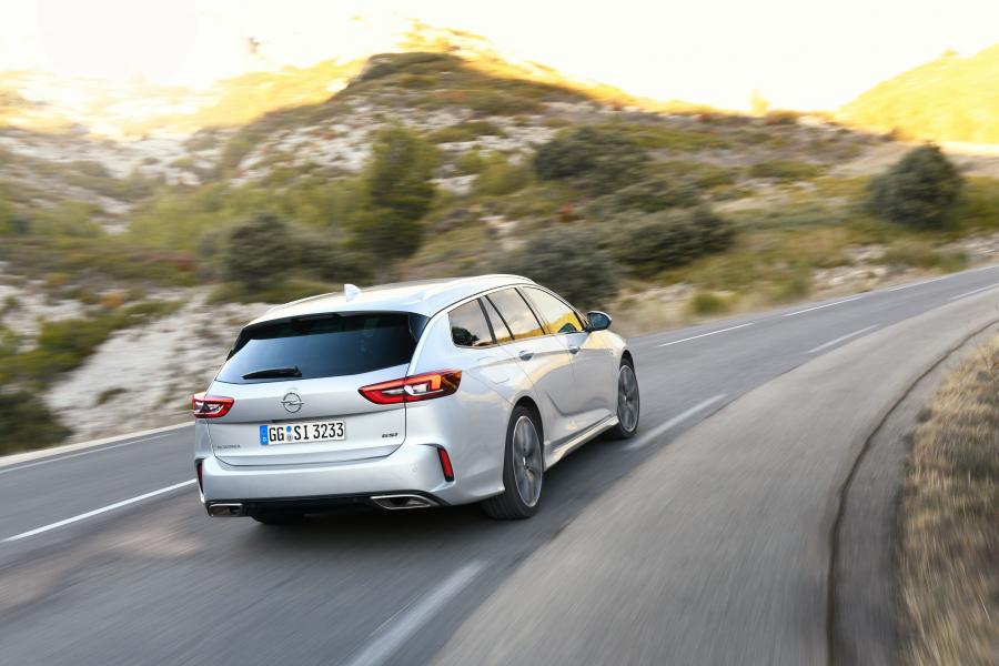  Opel Insignia GSi Sports Tourer 2017 года  (фото 10 из 40)